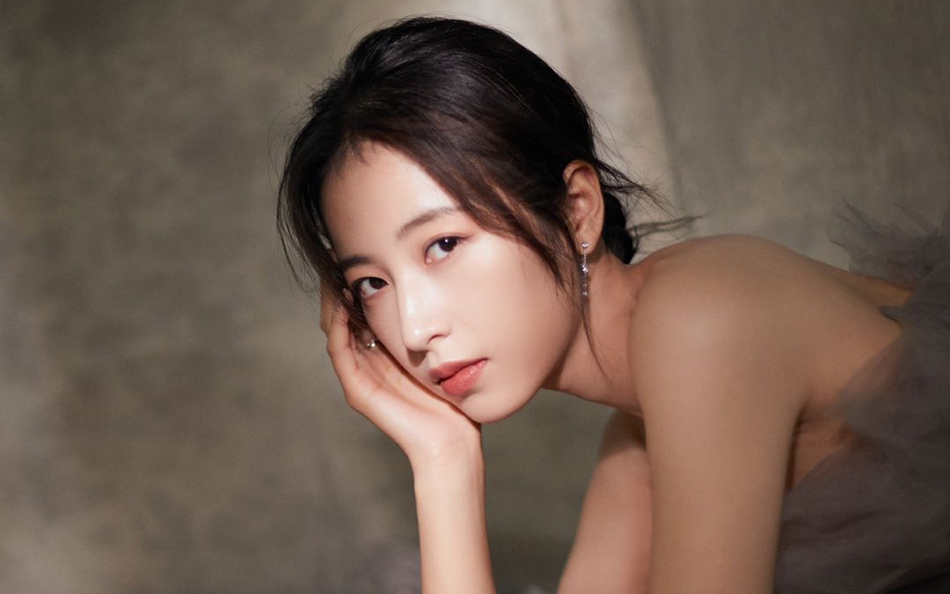 球队内部分组对抗训练氛围紧张竞争机制初显成效，队伍球队